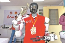 这群机器人上岗可中英双语对话 志愿服务站启用