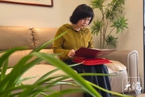 渐冻症患者用眼睛“写”下自传 生命最后的馈赠