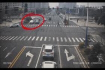 90岁老人吐血病危交警7分钟送医 警笛长鸣护生命