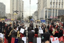 黄鹤楼下他们用音乐为汉马加油 乐章助威跑者