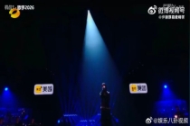 窦靖童演唱时那英从头哭到尾 乐坛传承的深情泪光