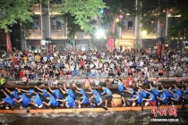 沉浸式感受佛山叠滘“龙舟漂移” 夜训精彩瞬间