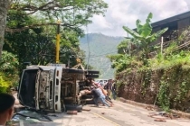菲律宾一卡车发生车祸 致5人死亡 事故原因调查中