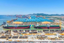 两艘超大型油轮在大连长兴岛同日命名交付 再创行业新纪录