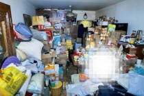 [北京]失独老人网购成瘾家中清出10车杂物 孤独引发的囤积症