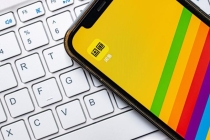 闲鱼活跃用户数首次超过小红书 AI相机带动增长