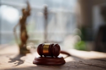 男子因腰疼到诊所理疗后四肢瘫痪，起诉诊所索赔388万 二审判赔241万