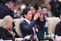 雷军手机背屏壁纸是“逆天改命” 55岁正是闯的年纪