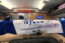 带娃女子买票多次被分到静音车厢 系统自动分配惹争议