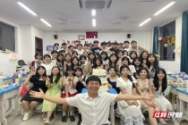 00后班主任把垫底班带到年级第一 卷王的逆袭之路