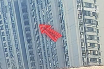 上班路上等红灯 热心市民抬头发现火情报警