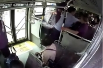 老人发病公交司机紧急改道 被救者女儿：定居20年，常常感受到杭州的暖意