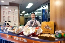 高铁上也能吃红汤火锅了 扫码点餐送餐到座