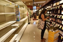 美国夏威夷州洪灾疏散数千居民 水坝风险加剧撤离