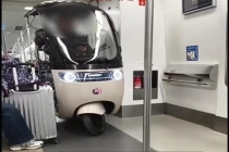 青岛地铁回应“老头乐”上车 符合规定并全程陪同