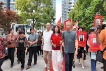 女子总在街上遇见面熟大姐竟是亲姐 60年后终团圆