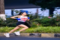 “最快女护士”辞职86天：参加4场马拉松 夺得2个冠军1次打破赛会纪录 赛道上的华丽转身