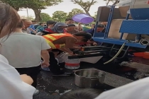 深圳一城中村爆管已抢修恢复供水 停水两天居民排队取水
