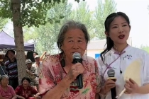 81岁沂蒙“头巾奶奶”王荣均去世 歌声永存沂蒙山