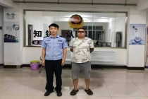 男子故意用手掀起女性裙摆被行拘 公共场所猥亵案速查