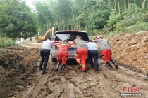 重庆公路应急抢险队驰援永川 全力疏通救援通道