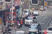 外卖小哥弃单狂奔送抽搐孩童就医 生命至上暖人心