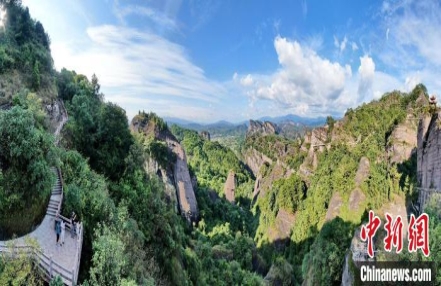 
                    福建龙岩连城冠豸山景区成功创建国家5A级旅游景区
               