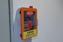 猝死敲响生命警钟：AED急救话题再引关注