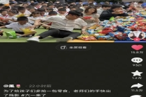 六一抢零食环节老师手快出残影 师生齐享欢乐