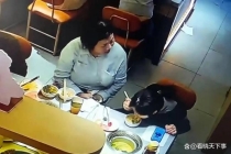 女子手机掉进火锅让店家赔偿 监控还原真相