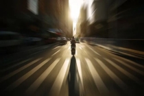 博主：张雪机车或许到了最危险时刻 破圈风险高