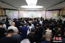 魏宗万告别仪式举行 各界人士送别老艺术家