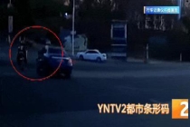 电动车撞人后看一眼直接跑了 肇事逃逸引担忧