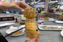 “1035元4只皮皮虾”涉事的哥被开除 调查仍在进行中