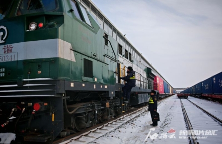 
                    天山观察丨新通道 新机遇 新愿景——中吉乌铁路项目提升新疆枢纽功能
               