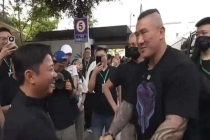 女子与台湾网红馆长合影后激动不已 偶像见面真实又微妙
