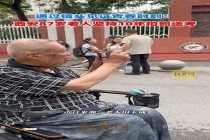 87岁老人持续送考近10年 用镜头见证青春时刻