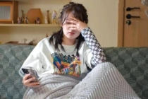 身上现金只剩300块，跌麻的年轻人，像女娲补天一样补仓 市场下跌中的坚守与反思