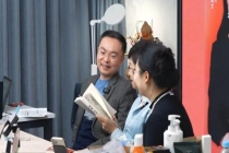 岳云鹏探望蔡磊 相约未来同看演出 温情互动暖人心
