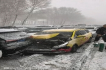 吉林珲乌高速受大雪影响多车相撞 长春高速路口全关闭