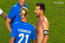 梅西赛后被冰岛球员围住了 球衣交换成焦点