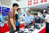 上海第二工业大学举办“AI+工业”劳动教育成果展示活动