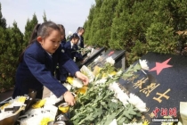 四川宣汉民众追思烈士谯禾林 英雄魂归故里