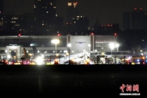 纽约一机场飞机与消防车相撞 2人死亡多人受伤