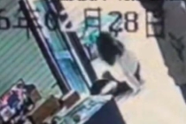 女子被快递员掌掴致耳膜穿孔 因送件纠纷引发冲突