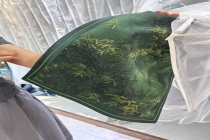 送考家长旗袍配向日葵硬核应援 高考彩头经济升温