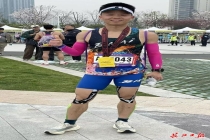 武汉马拉松选手：沿途都是掌声 市民热情助威