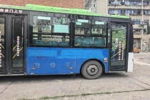 公交车争议广告系居民花5000投放 个体户引发热议