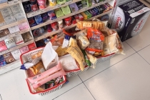 卖假烟的美宜佳又被过期食品绊倒 连锁便利店管理难题浮现