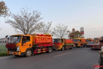 用吸粪车迎亲小伙称能月入五六万 95后“掏二代”创意婚礼引发热议